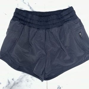 lululemon Run: Tracker Short size 4